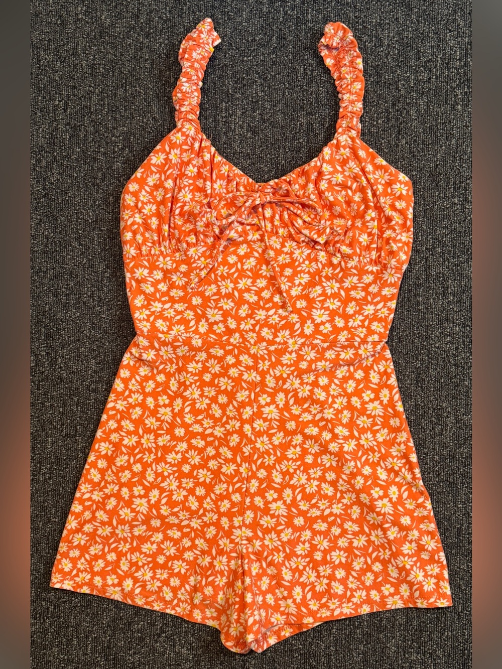 Derek Heart Daisy Floral Romper Sz Medium Orange Ruched Sweetheart Tie Front
